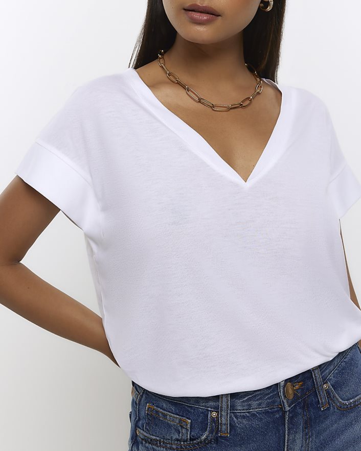 לבוש River Island חולצת טריקו עם צווארון V לבן נשים BDZ4081296