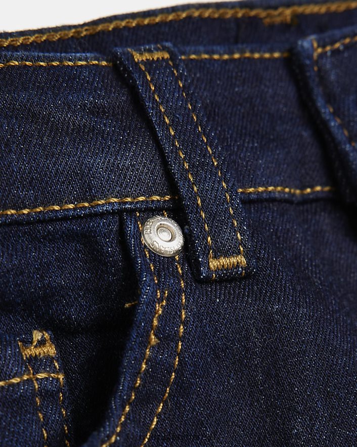 לבוש River Island b להגדיל מכפלת ג'ינס בכושר רגיל שטיפה כהה בנים BDZ4086932